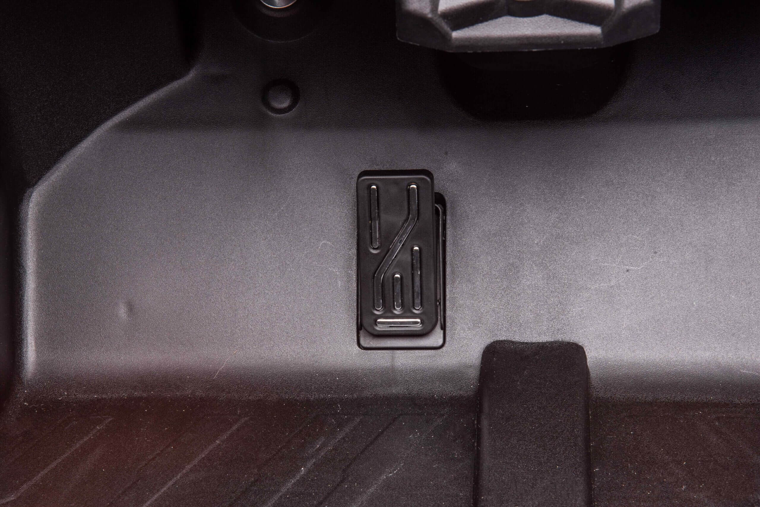 Licensed LX Performance Edition 24V Can-Am Maverick 4WD Double 24V Battery Pack, 2-Seater Kids' Buggy, Music, EVA Wheels, Leather Seats, RC image 3