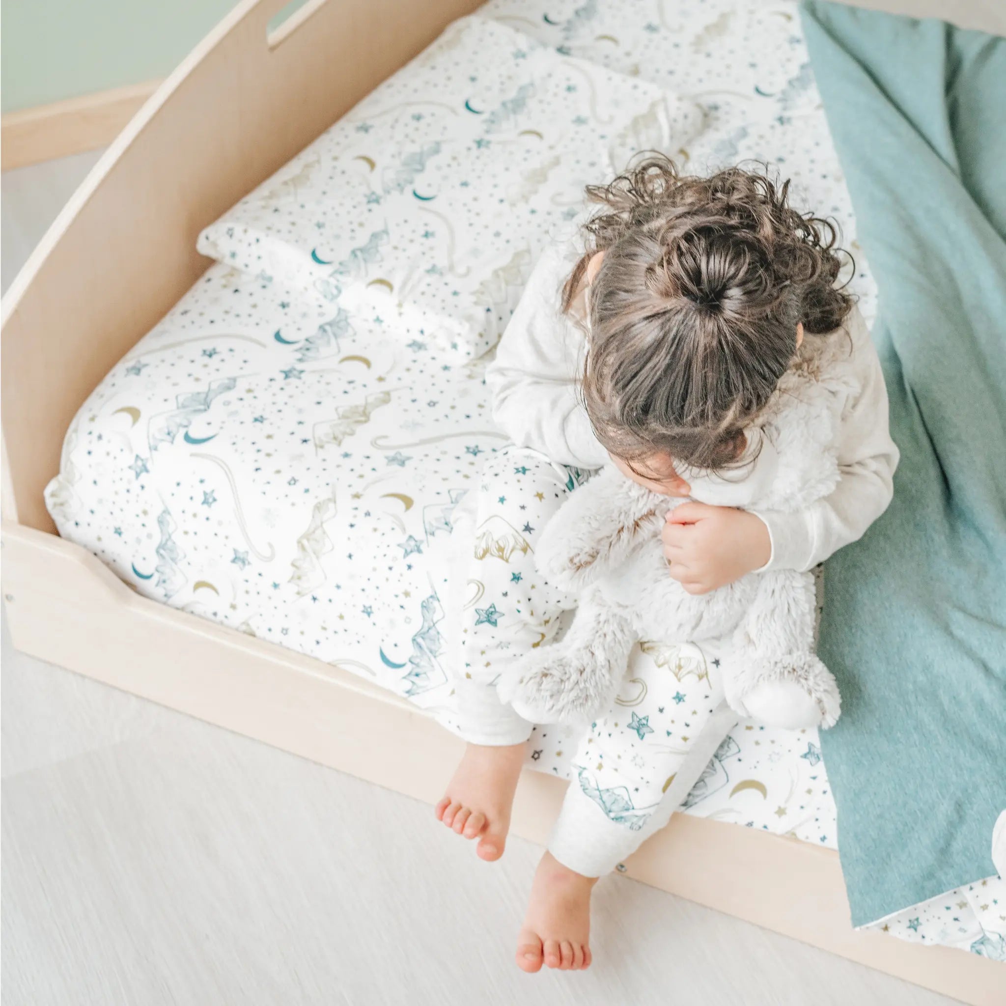 CHERRY JUNIOR - Montessori Floor Bed with Shelves