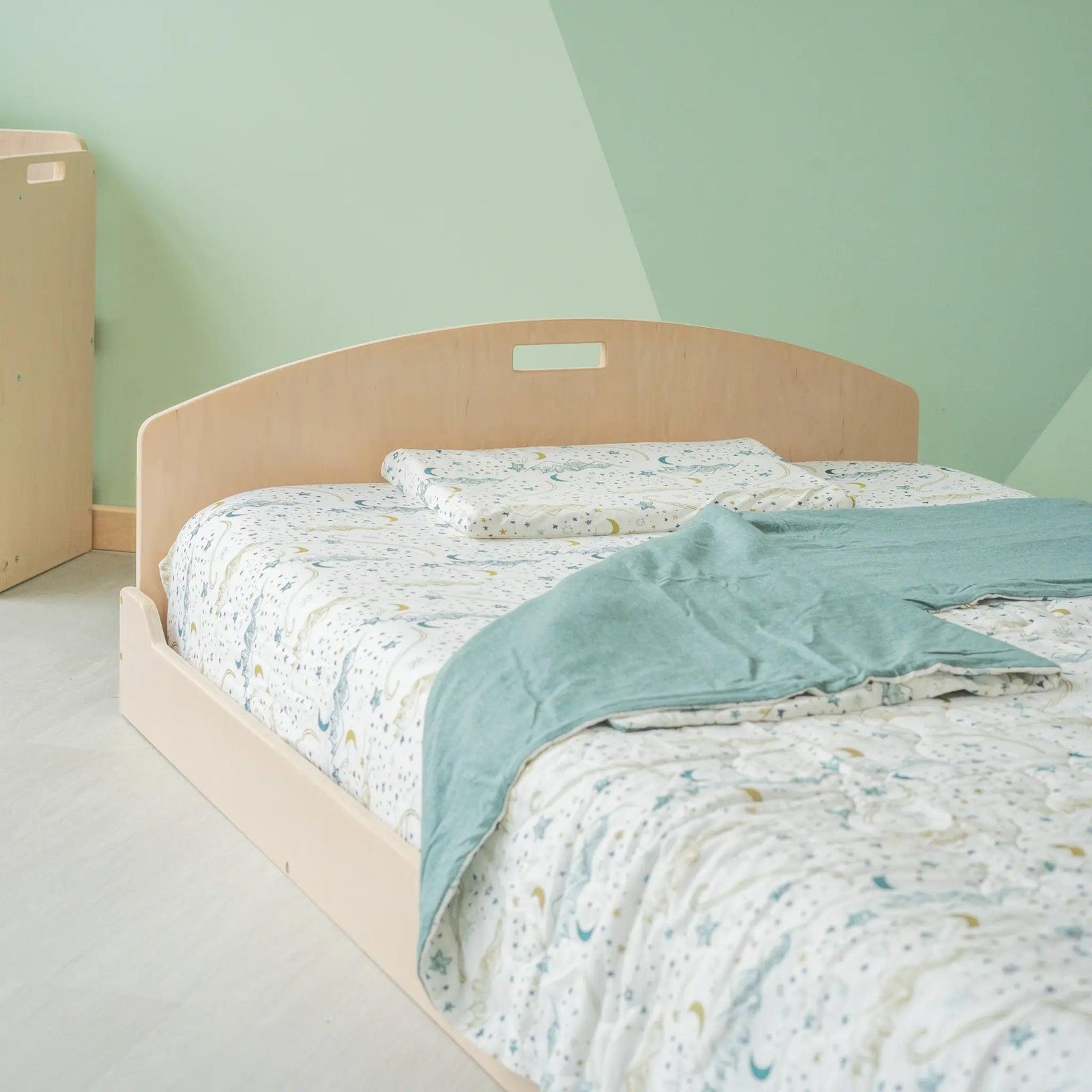 CHERRY TWIN - Montessori Floor Bed with Shelves.
