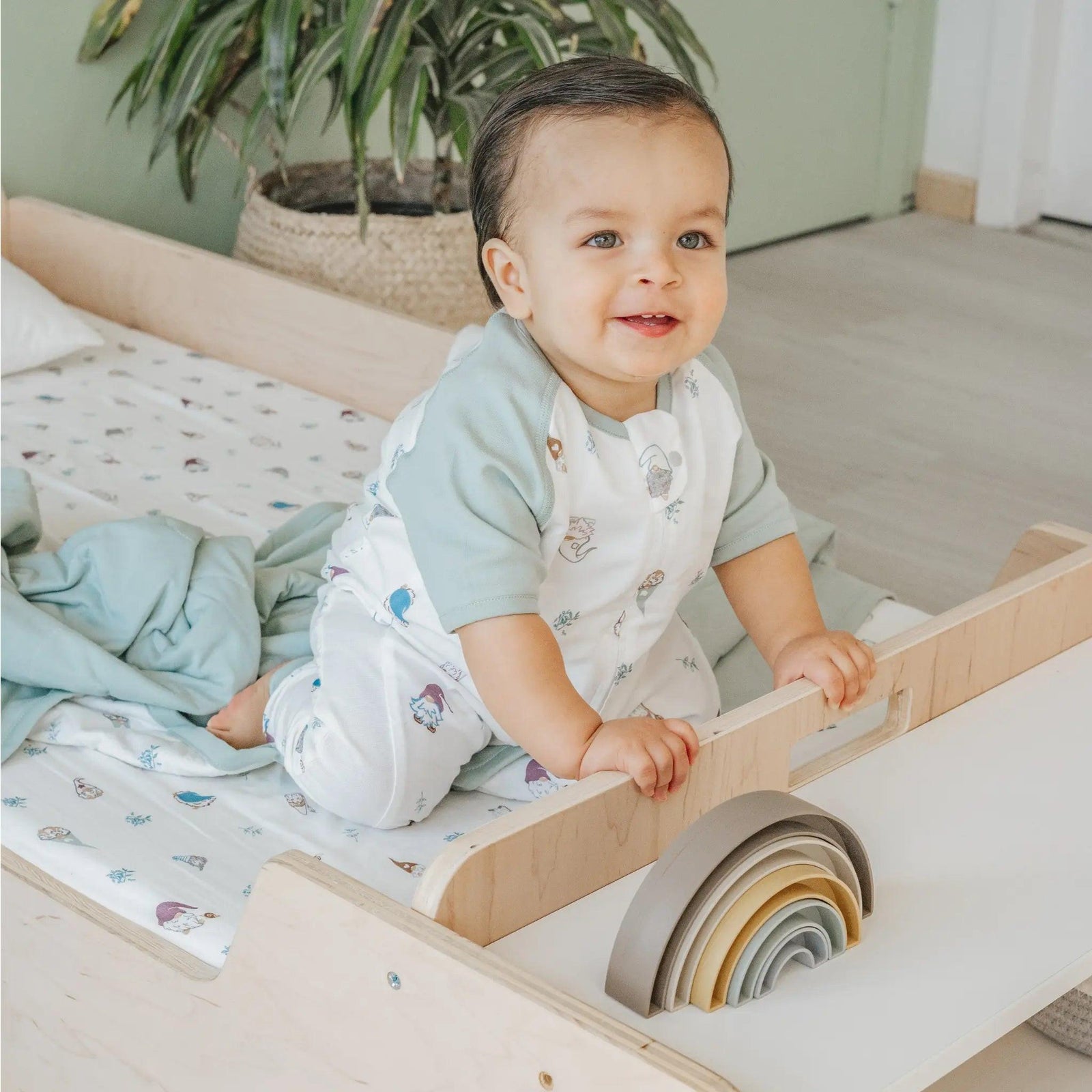 APPLE TWIN - Montessori Floor Bed with Rails & Shelves.
