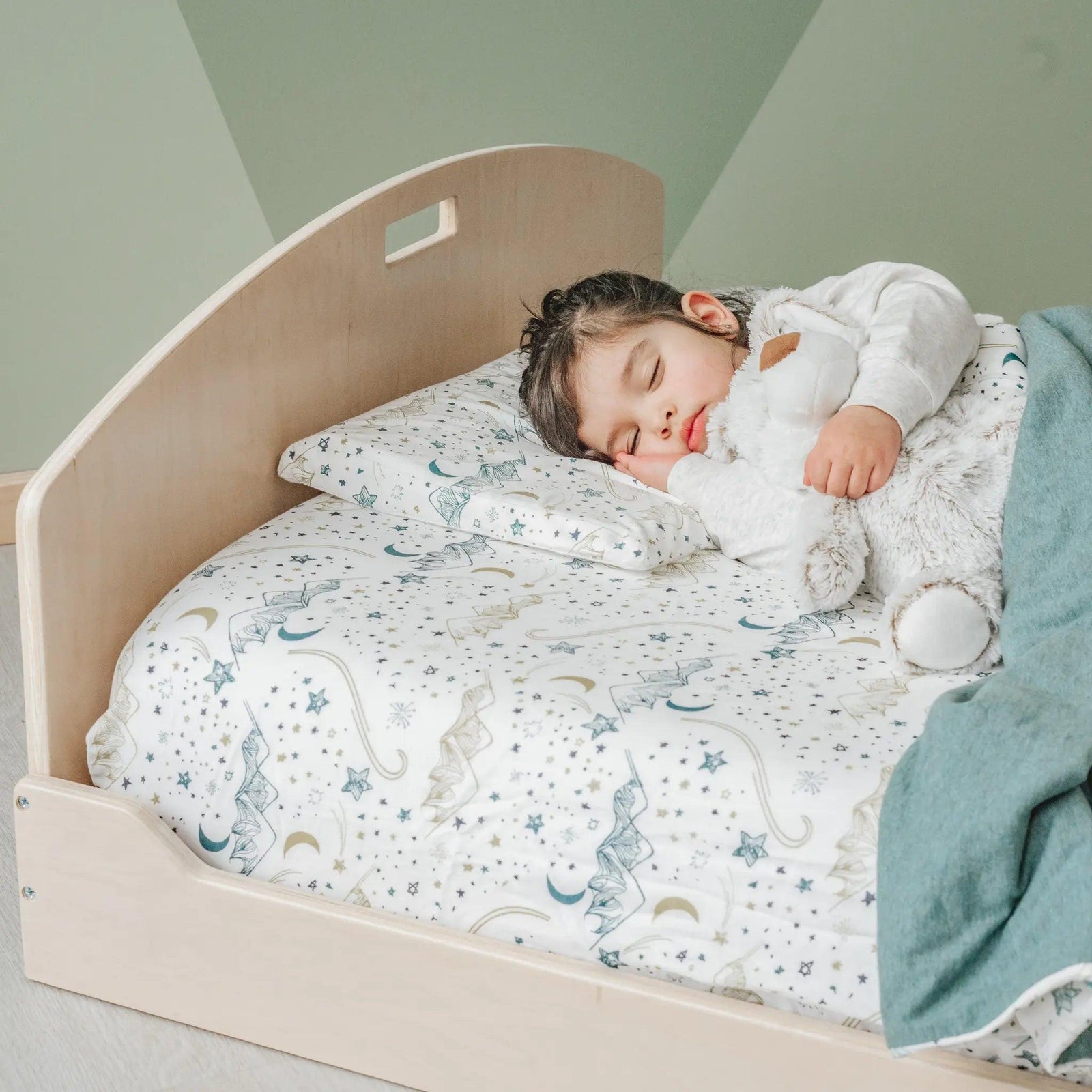 CHERRY JUNIOR - Montessori Floor Bed with Shelves.