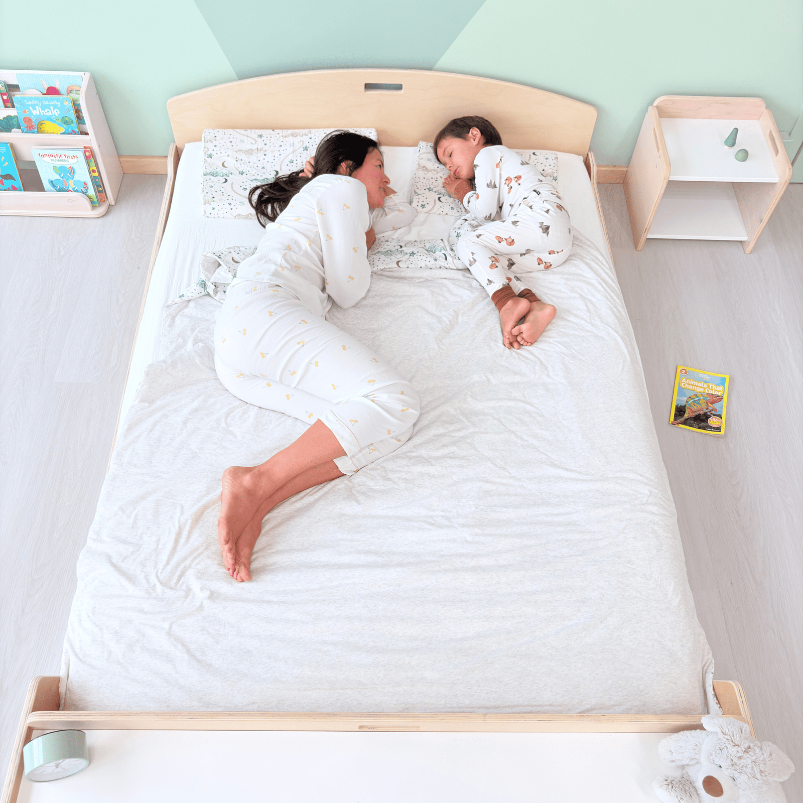 CHERRY FULL - Montessori Floor Bed with Shelves.