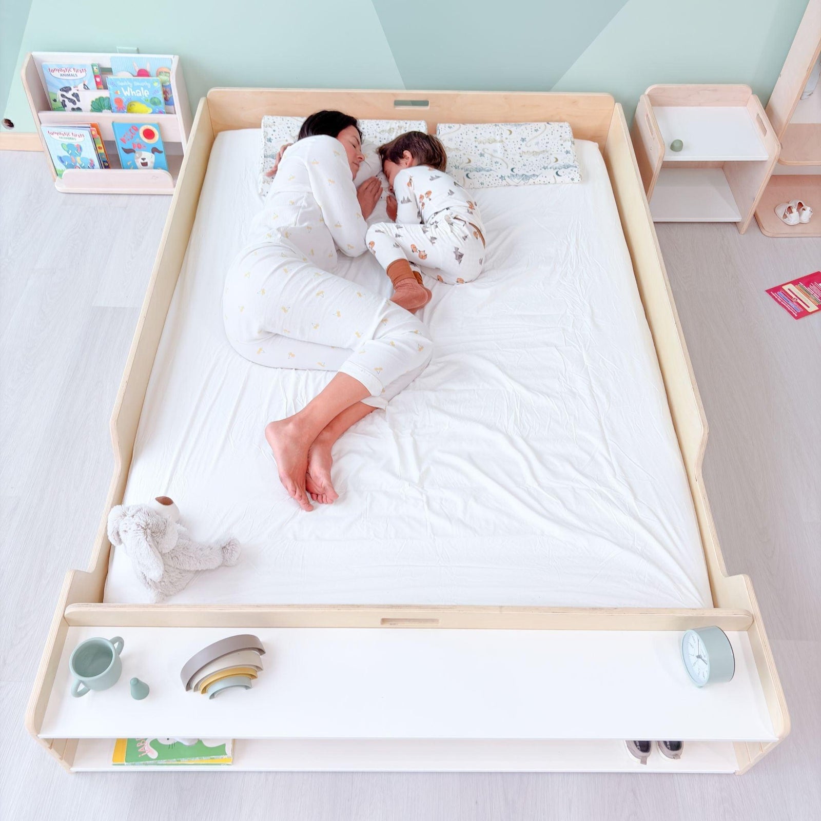 APPLE FULL - Montessori Floor Bed with Shelves.