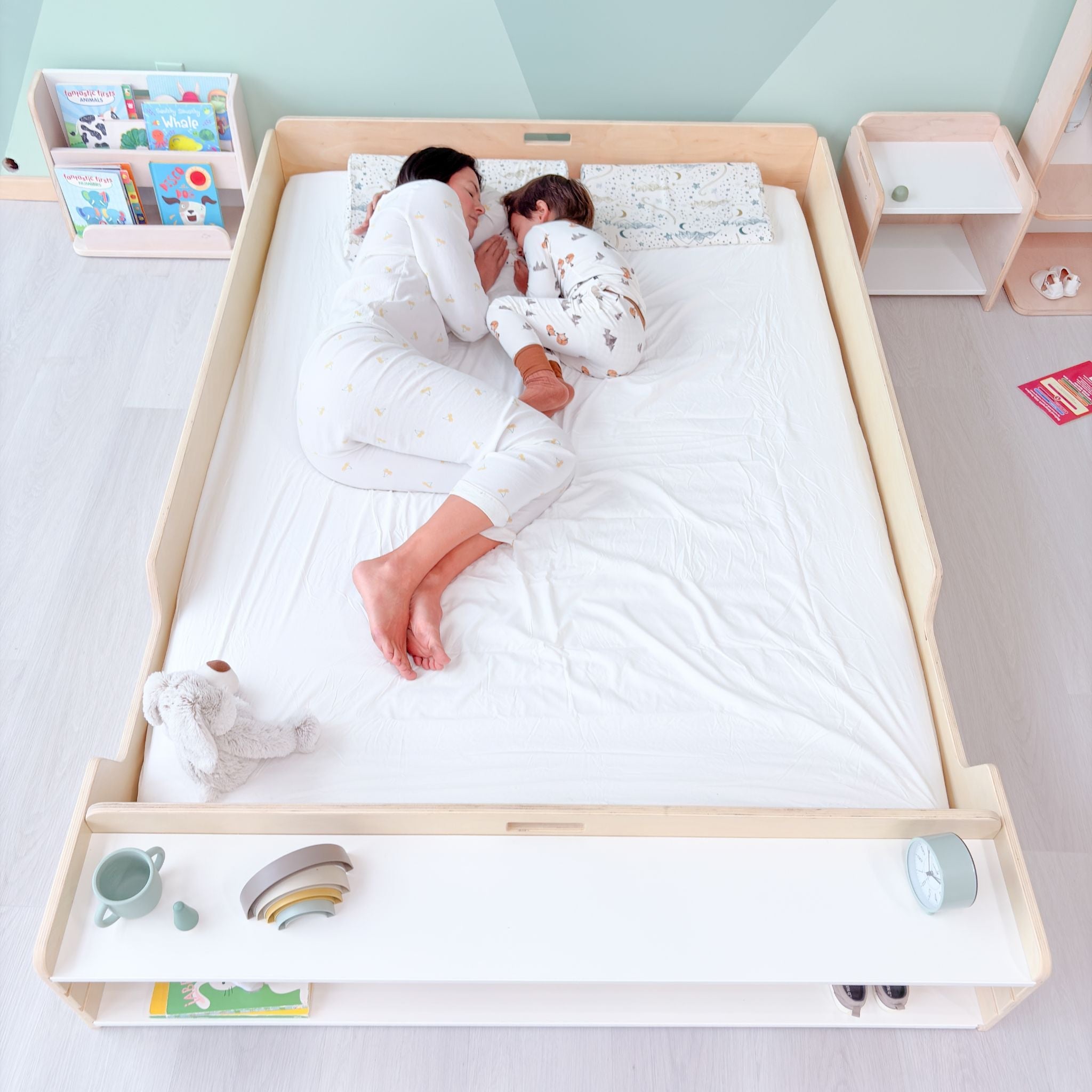 APPLE FULL - Montessori Floor Bed with Shelves