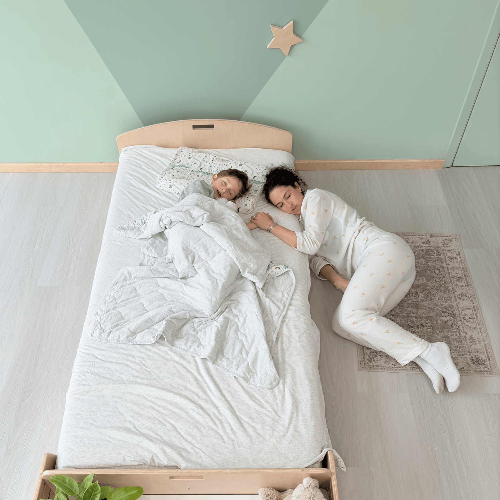 CHERRY TWIN - Montessori Floor Bed with Shelves.