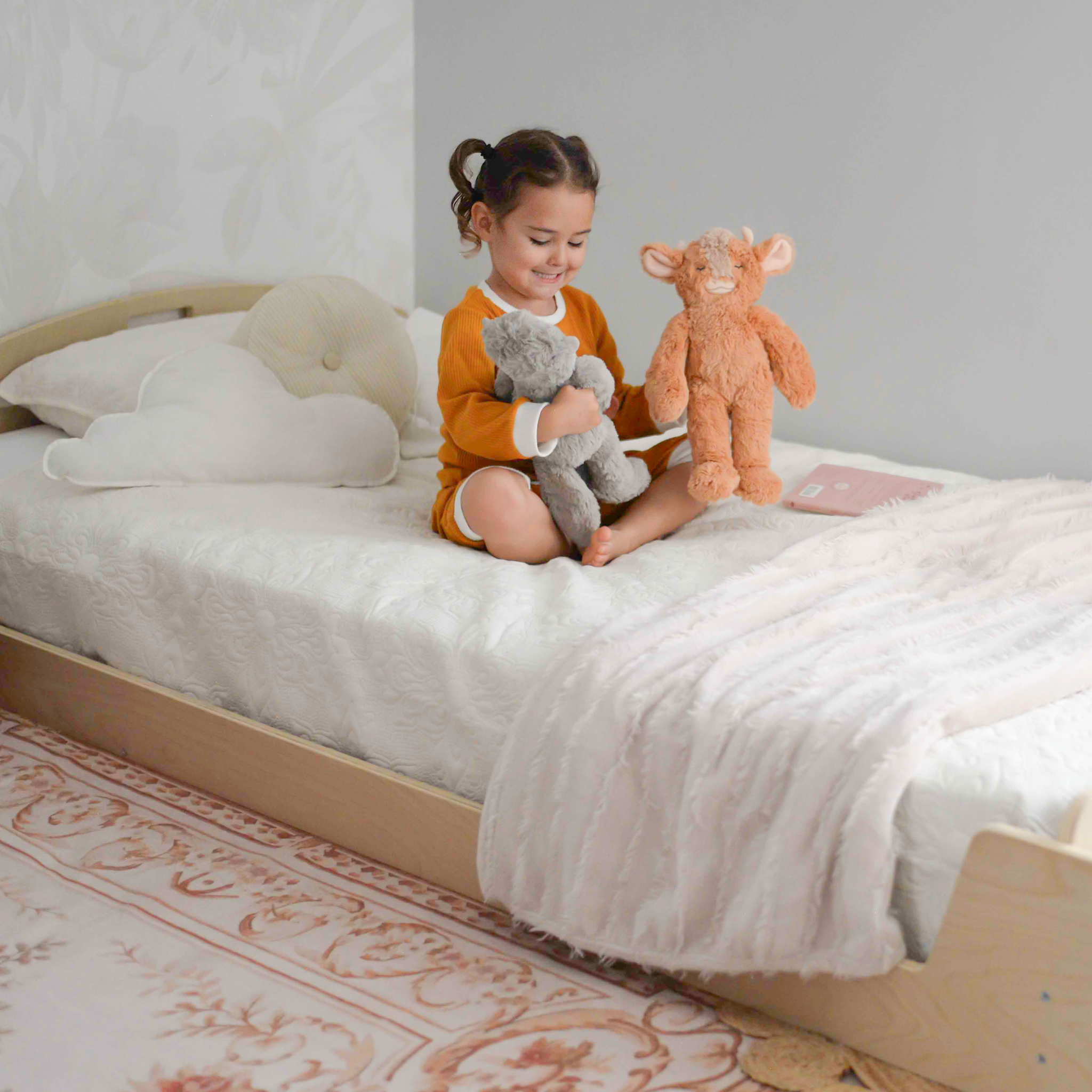CHERRY TWIN - Montessori Floor Bed with Shelves