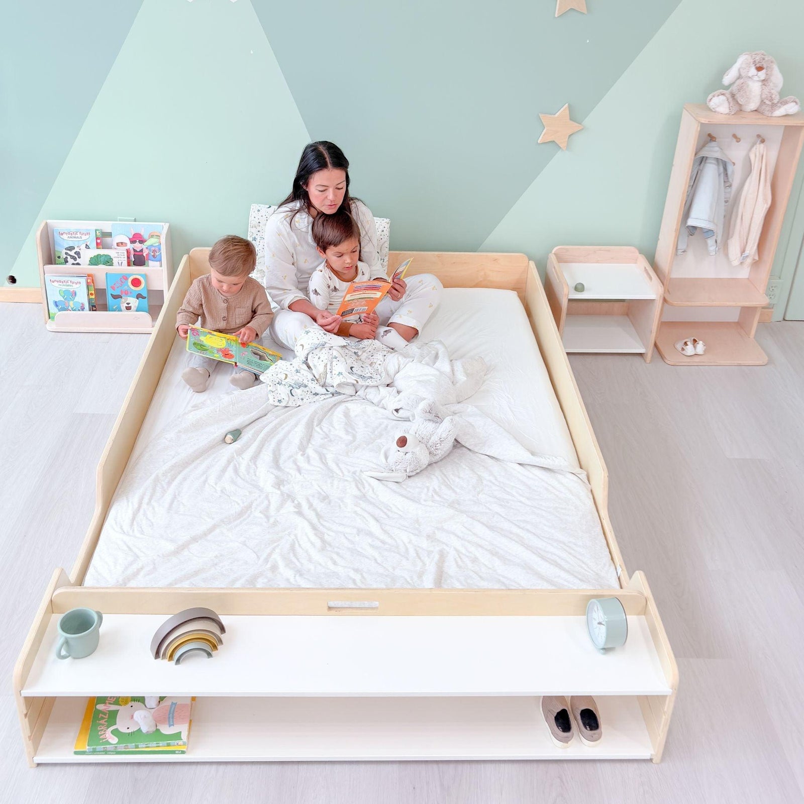 APPLE FULL - Montessori Floor Bed with Shelves.